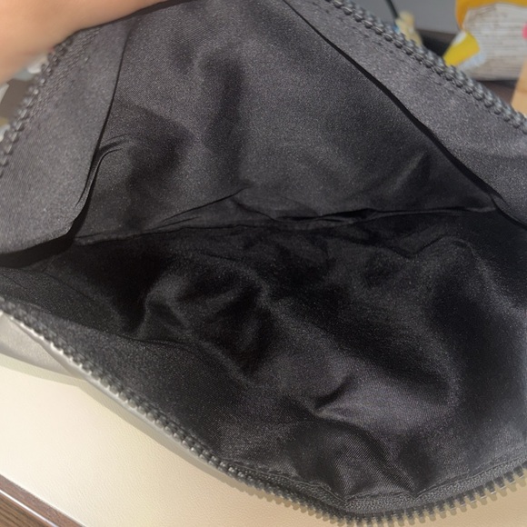 Chanel Cosmetic Bag - NEW - Picture 5 of 5